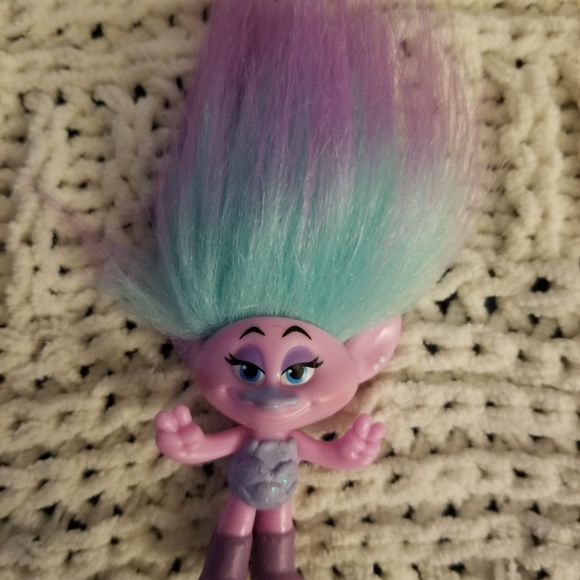 Trolls - Picture 2 of 3
